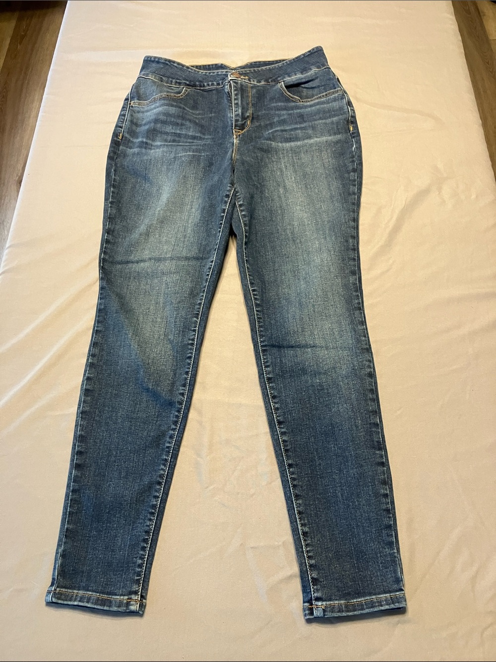 Maurices Women’s Skinny Jeans in Mid Blue Wash